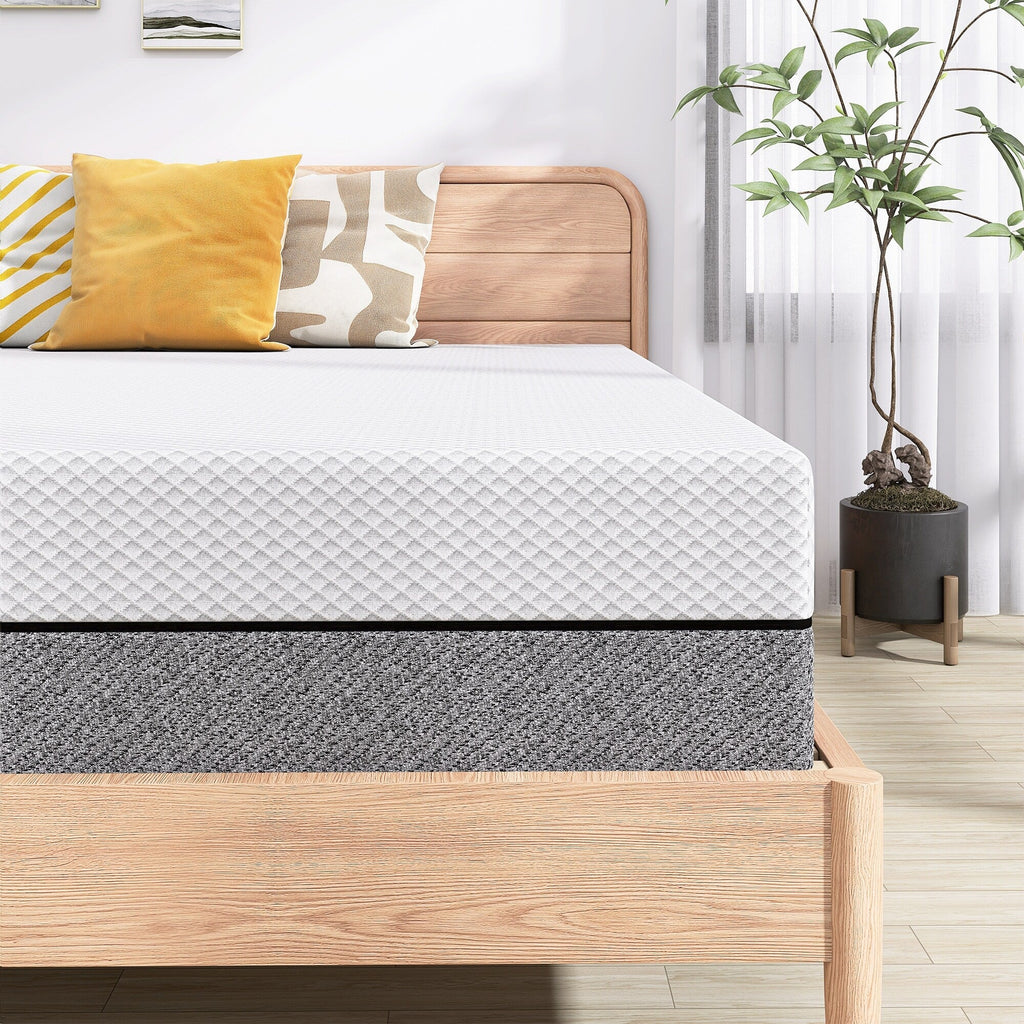 10 matelas en mousse à mémoire de forme moyenne dans une boîte