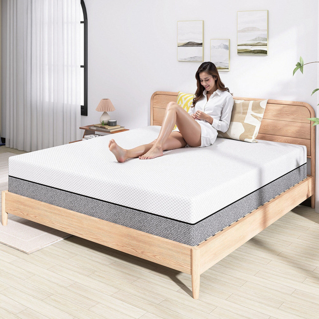 10 matelas en mousse à mémoire de forme moyenne dans une boîte